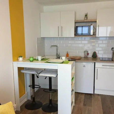 Appartement Le Lavandou, 1 pièce, 2 personnes - FR-1-308-81